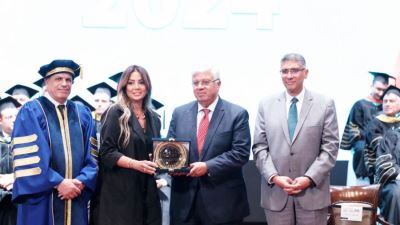 مستشار محافظ المركزى تشهد تكريم جامعة زويل للبنك المركزى كشريك نجاح لدعم الطلاب فى مسيرتهم التعليميه