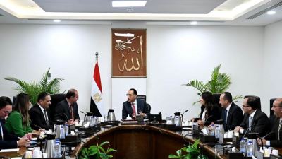 رئيس الوزراء يتابع مع وزير المالية عدداً من الملفات ونتائج التنسيق مع البنك المركزي