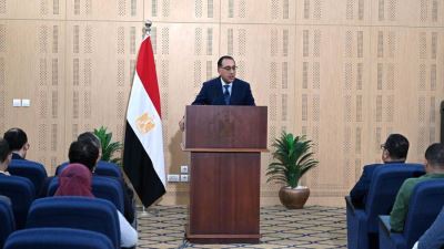 رئيس الوزراء : توافر الموارد من العملة الأجنبية مع وجود تنسيق بصفة يومية بمحافظ البنك المركزي