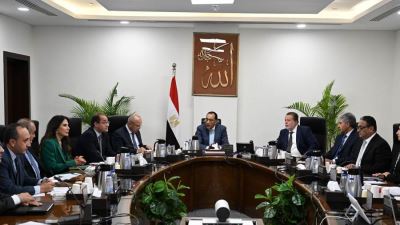 رئيس الوزراء  ومحافظ المركزي يتابعان الإجراءات التنفيذية لمبادرات دعم القطاعات الإنتاجية "الصناعة والزراعة" وقطاع السياحة