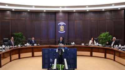 رئيس الوزراء يعقد اجتماعاً لبحث ومناقشة مواد اتفاقية حماية وتشجيع الاستثمار المصري السعودي