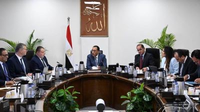 رئيس الوزراء ومحافظ المركزي يستعرضان احتياجات قطاع البترول  وجهود زيادة المنتجات البترولية