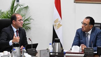 رئيس الوزراء يتابع مع وزير المالية جهود خفض الدين العام واستدامة مساره النزولي كنسبة من الناتج المحلي الإجمالي 