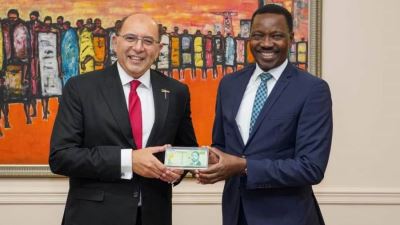 السفير المصري يلتقي مع محافظ البنك المركزي الموزمبيقي لاستعراض فرص التعاون المشترك 