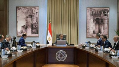 رئيس الوزراء يبحث معايير تنظيم سوق السيارات في مصر بحضور وكيل محافظ المركزي