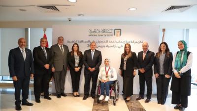 البنك الأهلي المصري يُكرم رحاب أحمد تقديرًا لأدائها المشرف ونتائجها المتميزة في باريس