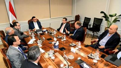 بحضور الرئيس التنفيذي لبنك التعمير والإسكان ..وزير الإسكان يتابع معدلات تسويق بعض مشروعات هيئة المجتمعات العمرانية الجديدة 