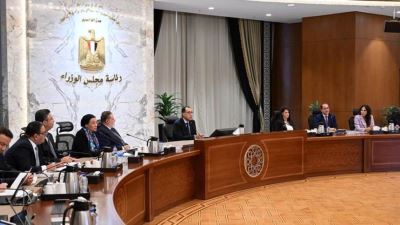 رئيس الوزراء يترأس اجتماع المجموعة الوزارية الاقتصادية بحضور محافظ البنك المركزي
