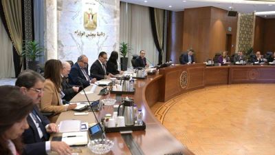 بحضور وكيل محافظ المركزي ..رئيس الوزراء يعقد اجتماعًا لمناقشة وضع تصوُر للمنظومة الشاملة للإقراض الصغير ومتناهي الصغر