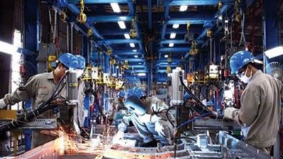 قطاع الصناعة يستحوذ على 33% من قروض البنوك الممنوحة لغير الحكومة بنهاية مايو 2024