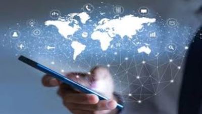 وزارة الاتصالات تستعرض جهود الدولة في بناء مجتمع رقمي تفاعلي آمن 