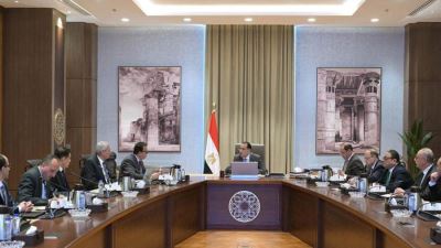 رئيس الوزراء يتابع توفير التمويل لسداد مستحقات شركات الأدوية والمستلزمات الطبية بحضور وكيل محافظ المركزي