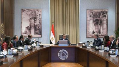 الحكومة تتابع الموقف التنفيذي لإطلاق مبادرة تحويل السيارات للعمل بالغاز الطبيعي بحضور وكيل محافظ المركزي