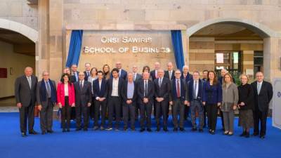 الجامعة الأمريكية بالقاهرة تحتفل بإطلاق اسم  “أنسي ساويرس” على كلية إدارة الأعمال بحضور محافظ المركزي 