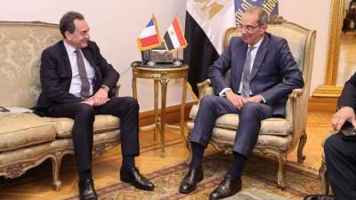 عمرو طلعت يبحث مع سفير فرنسا بالقاهرة تعزيز التعاون في مجال الذكاء الاصطناعي وبناء القدرات الرقمية