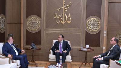 رئيس الوزراء يجتمع مع محافظ البنك المركزي ووزير المالية لاستعراض عددا من الملفات الهامة