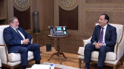 رئيس الوزراء يستعرض مع محافظ البنك المركزي موقف الاحتياطي النقدي من العملات الأجنبية