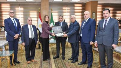 محافظ الشرقية يلتقي القائم بأعمال رئيس البنك الزراعي ويشهد تسليم كروت شراء مواد غذائية لدعم الأسر الأكثر إحتياجًا