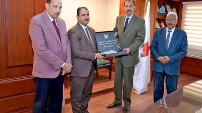 البنك الزراعي يوزع 1200 قسيمة شراء مواد غذائية على الأسر الأكثر احتياجا في سوهاج