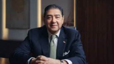 هشام عز العرب يحصد جائزة الإنجاز مدى الحياة من Global Finance.. أعلى تكريم فردي