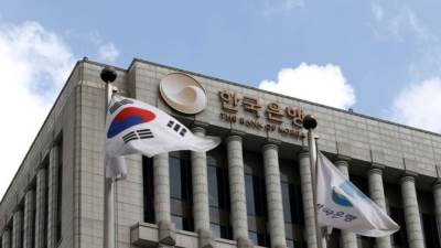 South Korea Holds Interest Rate Steady to Shield Currency Amid Global Trade Uncertainty