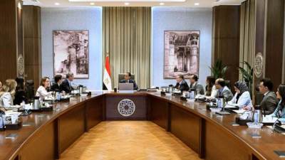 رئيس الوزراء يستقبل الرئيس التنفيذي لشركة "فيزا" بحضور محافظ المركزي 