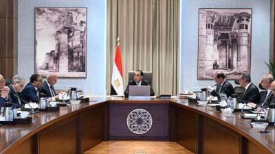 رئيس الوزراء يتابع تطوير المنظومة الجمركية وتفعيل التسجيل المسبق للشحنات بحضور وكيل محافظ المركزي