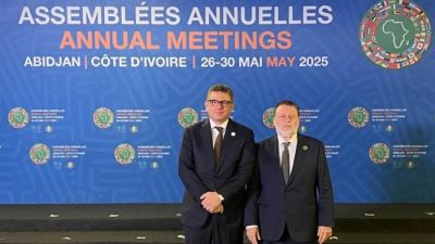 محافظ البنك المركزي يهنئ الدكتور خالد شريف بمناسبة انتخابه مديرًا تنفيذيًا لمصر وجيبوتي ببنك التنمية الإفريقي