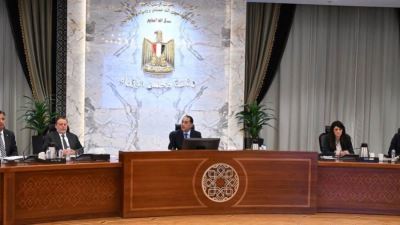 رئيس الوزراء يترأس اجتماع المجموعة الوزارية الاقتصادية بحضور محافظ البنك المركزي