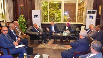 محافظ الأقصر ورئيس البنك الزراعي يبحثان سبل دعم القطاع الزراعي