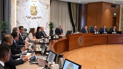 رئيس الوزراء يترأس الاجتماع الأول لـ"لجنة الأزمات" لمتابعة تداعيات العمليات العسكرية الإيرانية ـ الإسرائيلية بحضور محافظ المركزي