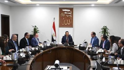 رئيس الوزراء يتابع جهود خفض الدين العام من الناتج المحلي بحضور محافظ المركزي