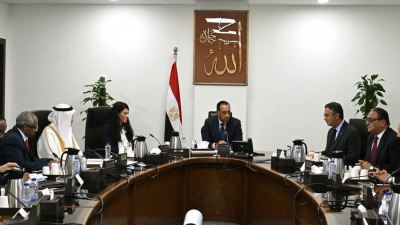 رئيس الوزراء يجتمع مع الرئيس التنفيذي للمؤسسة الدولية الإسلامية لتمويل التجارة