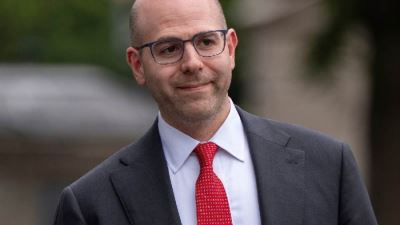 عضو الفيدرالي الجديد يدعو إلى خفض الفائدة إلى 2.5% ويثير جدلاً حول استقلالية البنك المركزي الأميركي