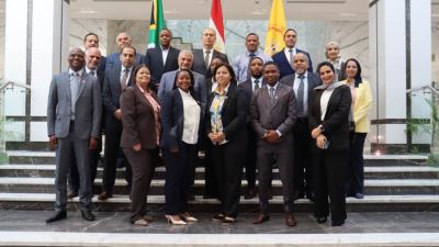 البنك المركزي المصري يستضيف وفدًا من جنوب إفريقيا للتعرف على التجربة المصرية الرائدة في إنشاء وتشغيل دار الطباعة ومركز النقد بالعاصمة الإدارية