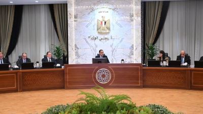 رئيس الوزراء يتابع موقف برنامج الطروحات الحكومية بحضور محافظ المركزي