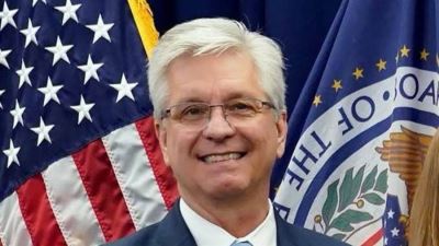 محافظ الاحتياطي الفيدرالي الأميركي: خفض الفائدة لا يزال مطروحًا ولكن بحذر