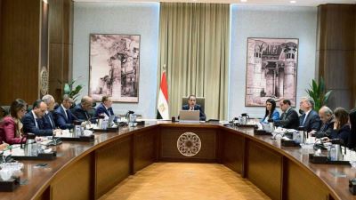 رئيس الوزراء يتابع موقف تنفيذ مشروعات الطاقة المُتجددة وربطها على الشبكة القومية للكهرباء بحضور محافظ المركزي 