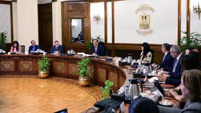 رئيس الوزراء يترأس اجتماع المجموعة الوزارية الاقتصادية بحضور محافظ البنك المركزي