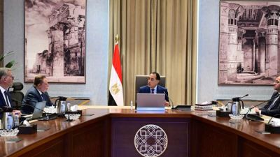 رئيس الوزراء يستعرض توافر الاحتياطي البترولي وموقف سداد مستحقات الشركاء الأجانب بحضور محافظ البنك المركزي