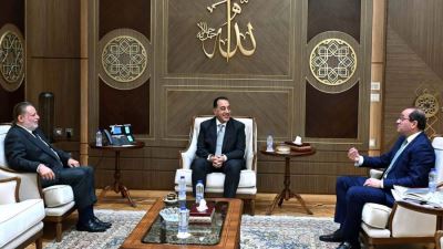 رئيس الوزراء ومحافظ البنك المركزي يبحثان تعزيز التنسيق بين السياستين المالية والنقدية لدعم النشاط الاقتصادي