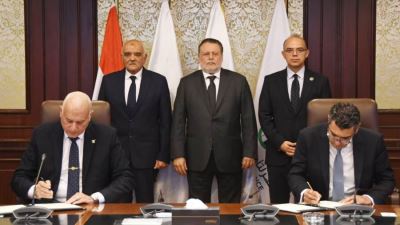 حسن عبدالله يشهد مراسم توقيع عقد شراكة بين صندوق تكريم شهداء وضحايا ومفقودي ومصابي العمليات الحربية والإرهابية والأمنية وأسرهم وشركة مصر لتأمينات الحياة لتنفيذ المبادرة