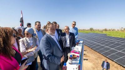 محافظ البنك المركزي ووزير الزراعة يتفقدان القرى المستفيدة من مشروع دعم صغار المزارعين في أسوان