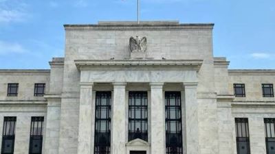 انطلاق اجتماع الفيدرالي وسط ضغوط سياسية وتوقعات بتثبيت أسعار الفائدة