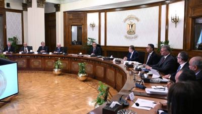 رئيس الوزراء يترأس اجتماع المجموعة الوزارية الاقتصادية بحضور محافظ البنك المركزي