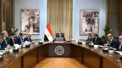 رئيس الوزراء يترأس اجتماع لجنة إدارة الأزمات المركزية بحضور حسن عبدالله