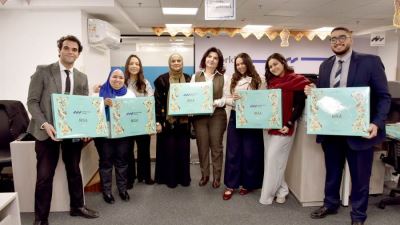 بنك قناة السويس يشارك موظفيه فرحة عيد الفطر بتوزيع كحك العيد