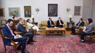 وزير الخارجية يستقبل وفد من البنك الأوروبي للاستثمار