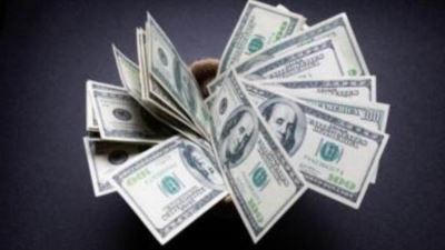 تراجع سعر الدولار خلال تعاملات اليوم ليفقد 16 قرشا مسجلا 52.61 جنيه للبيع بالبنك الأهلي المصري