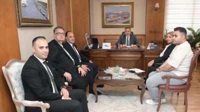 محافظ بورسعيد يستقبل وفد من البنك الأهلي المصري لبحث أوجه التعاون المشترك